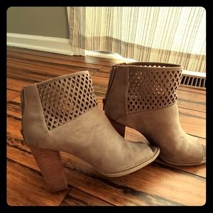 Report tan/neutral open toe booties